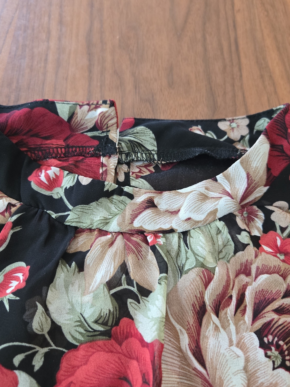 Romantic Whimsigoth Floral Blouse Sheer Smocked Cuffed Sleeve Red Cream 2x - Picture 4 of 6